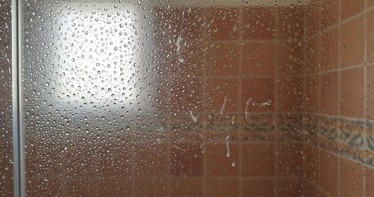 perche-porte-doccia-si-macchiano-cosi-in-fretta