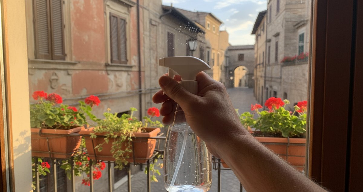 aggiungi-1-cucchiaino-aceto-vetri-piu-puliti-fino-primavera