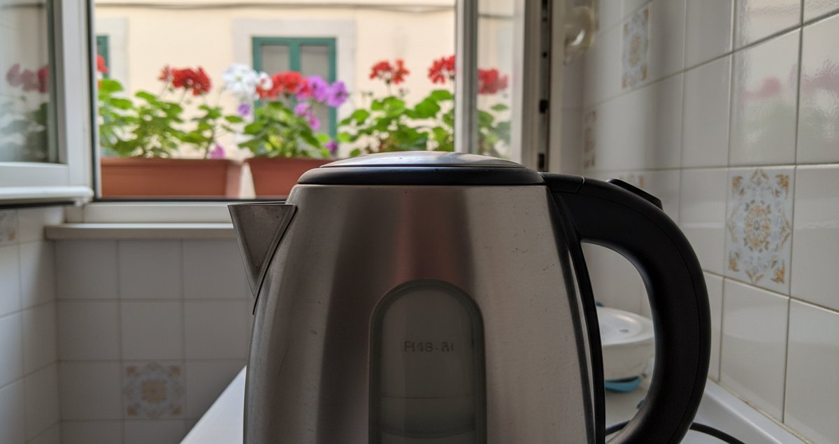 ne-aceto-ne-sapone-trucco-rimuovere-calcare-bollitore-elettrico