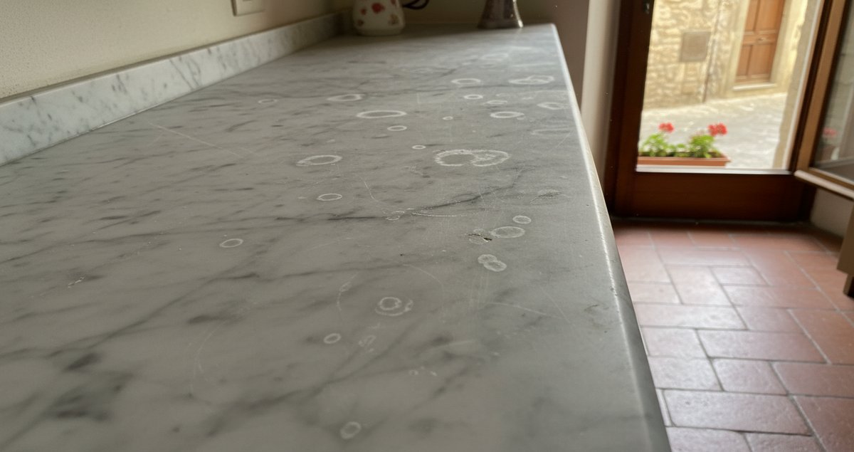 non-comprate-piu-questi-3-prodotti-pulizia-danneggiano-superfici